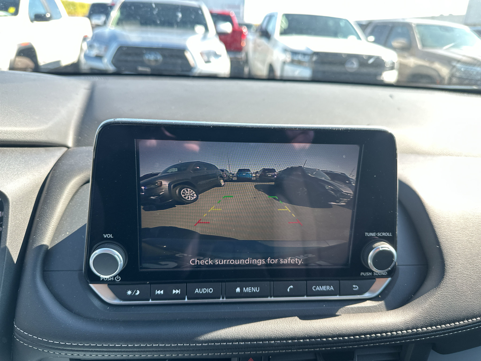 Used 2025 Nissan Rogue S AWD/4WD image 22
