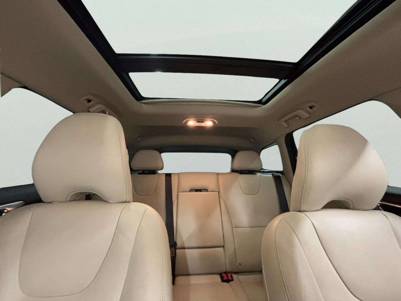 Used 2016 Volvo XC60 T6 w/ Proximity Package AWD/4WD image 29