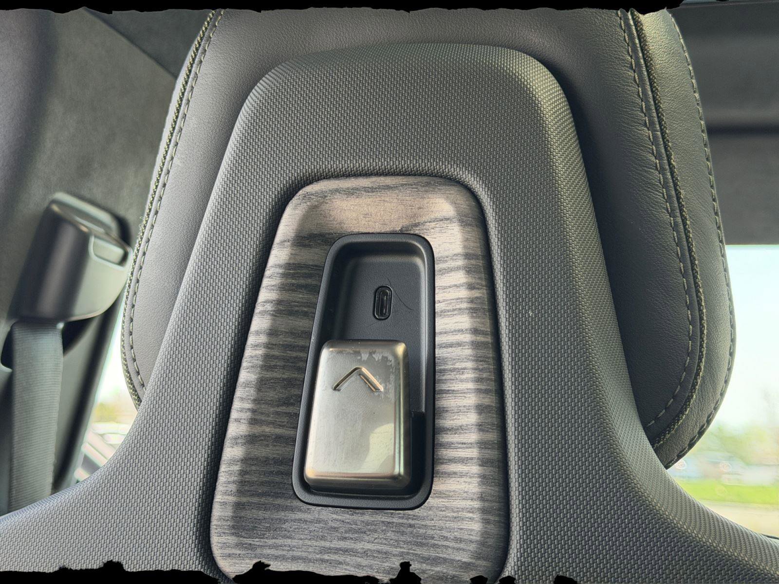 Used 2022 Rivian R1T Adventure image 35