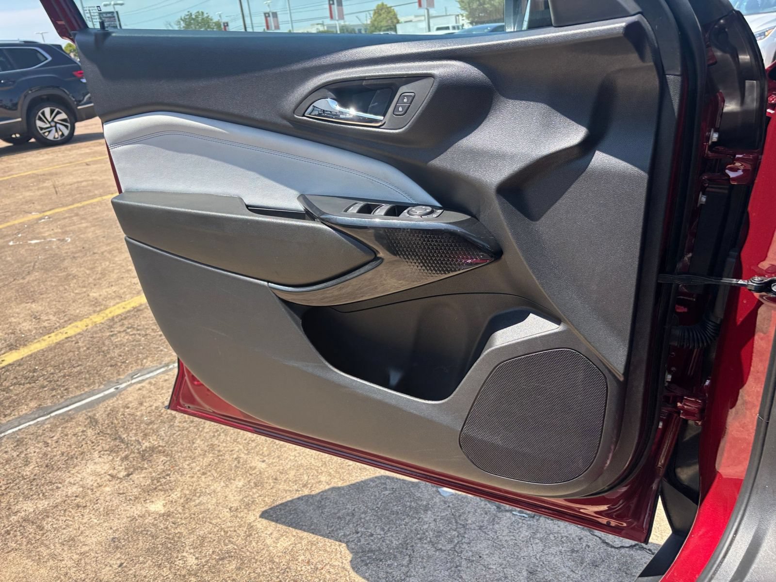 Used 2025 Chevrolet Trax LT FWD image 15
