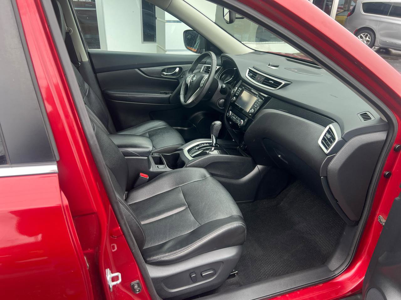 Used 2016 Nissan Rogue SL image 9