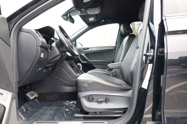 Used 2022 Volkswagen Tiguan SE R-Line FWD image 13