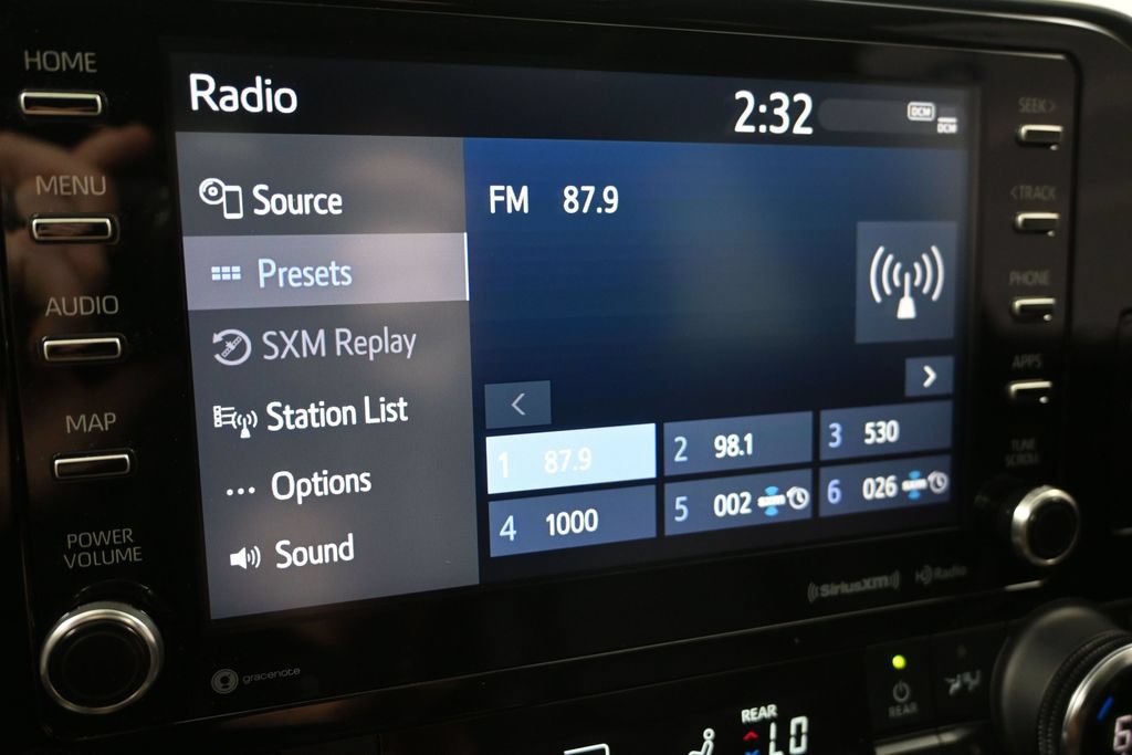 Used 2022 Toyota Highlander XLE AWD/4WD image 16