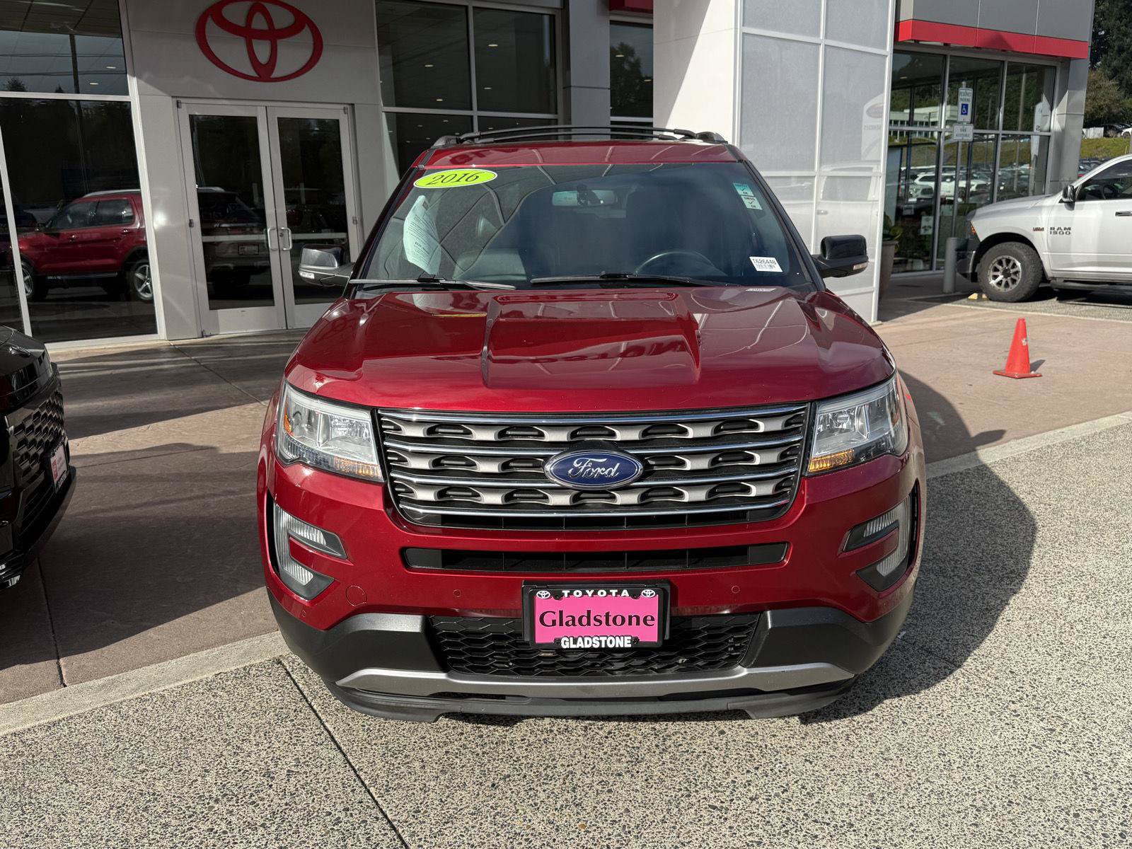 Used 2016 Ford Explorer XLT w/ Equipment Group 202A AWD/4WD image 8