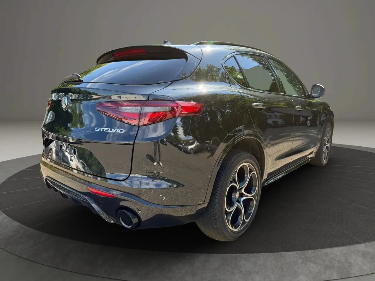 Used 2021 Alfa Romeo Stelvio Ti Sport AWD/4WD image 5