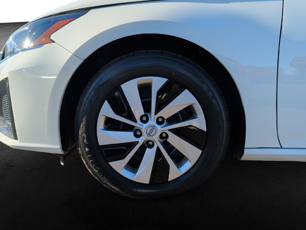 Used 2024 Nissan Altima 2.5 S FWD image 9