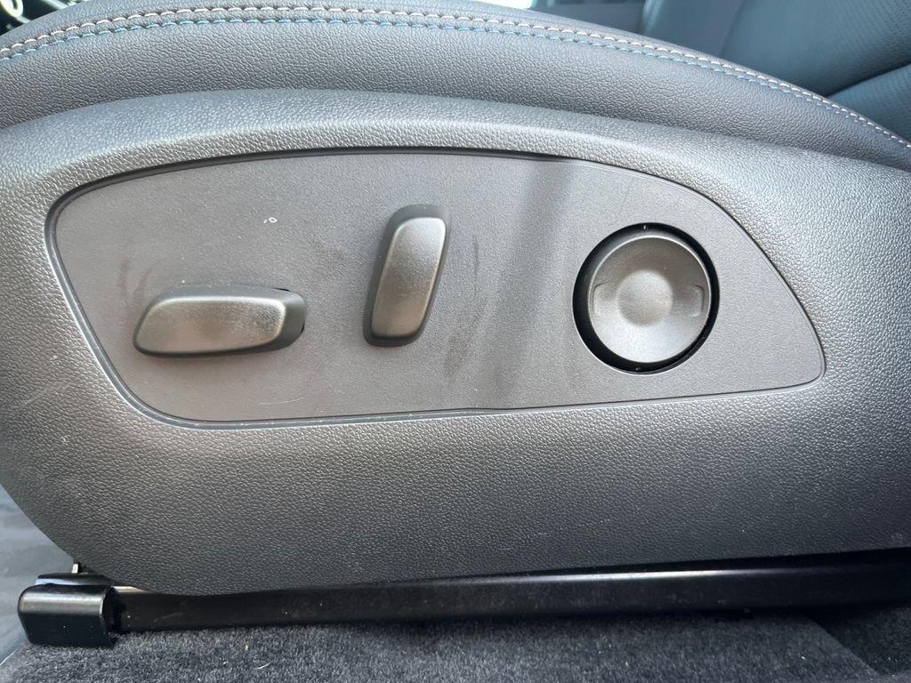 Used 2026 Chevrolet Equinox EV LT FWD image 16
