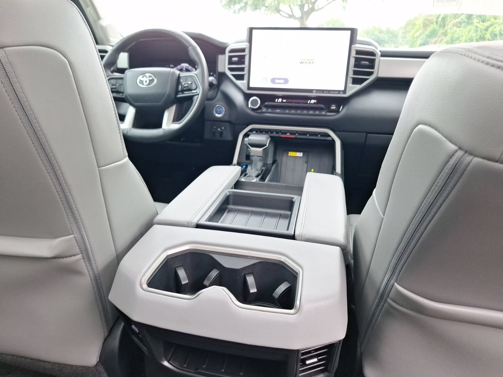 Used 2024 Toyota Tundra Limited AWD/4WD image 30