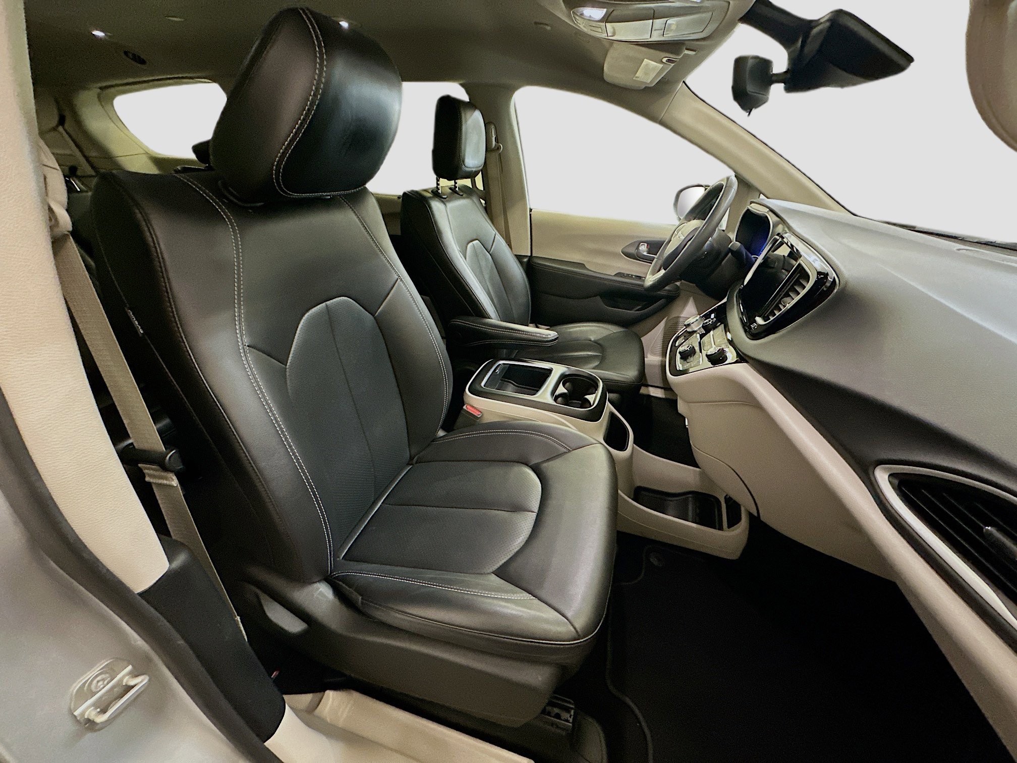 Used 2024 Chrysler Pacifica Touring-L FWD image 33