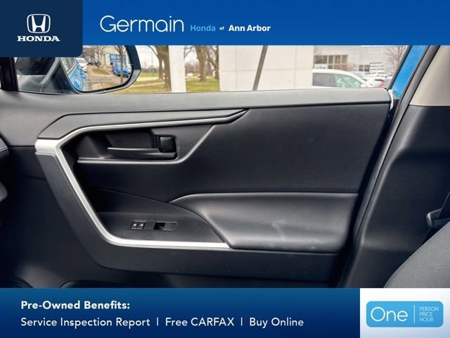 Used 2021 Toyota RAV4 LE image 29