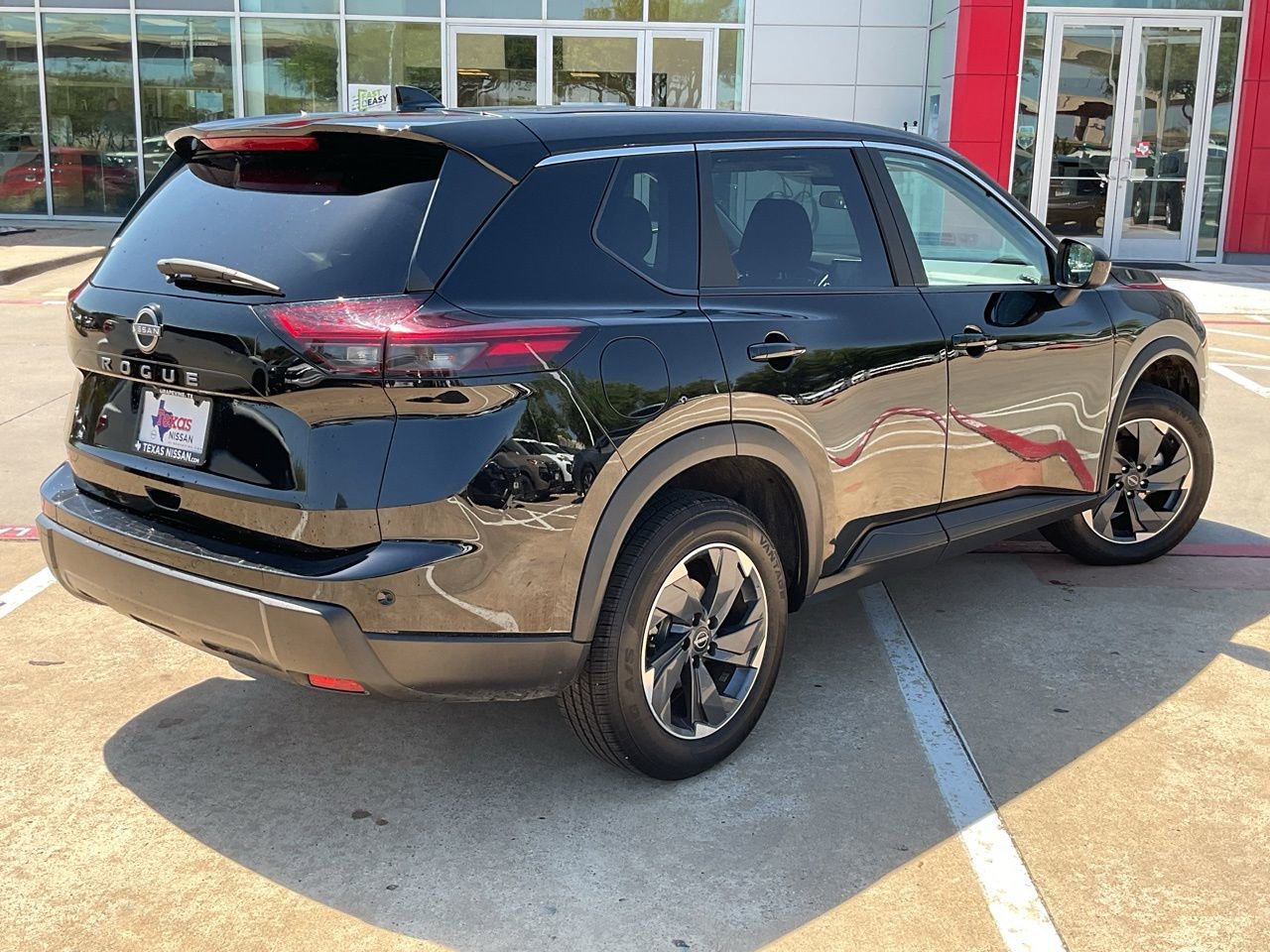 Used 2025 Nissan Rogue SV image 5