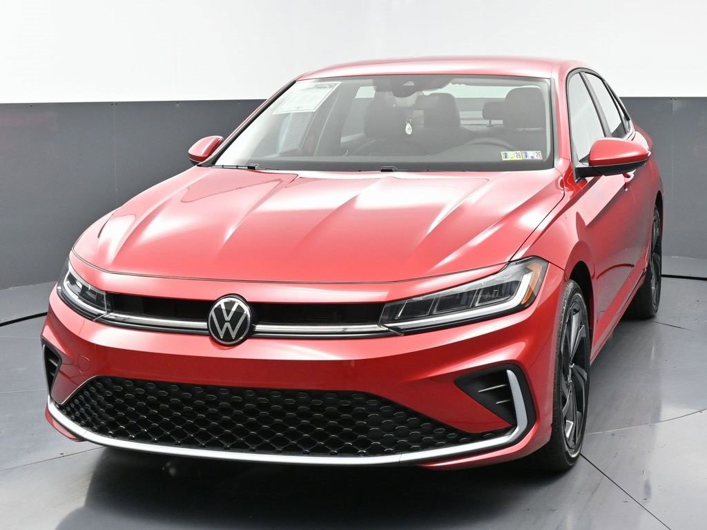 Used 2025 Volkswagen Jetta SE w/ Black Wheel Package image 5