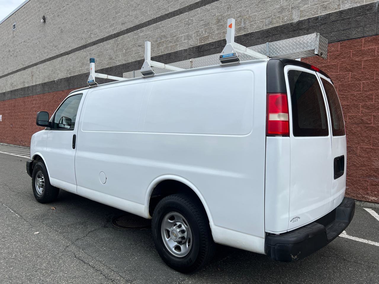 Used 2012 Chevrolet Express 2500 image 6