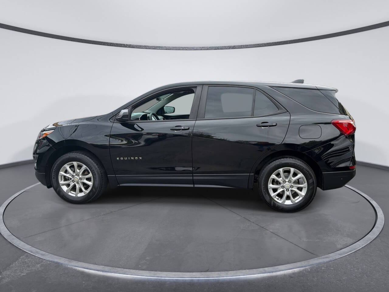 Used 2020 Chevrolet Equinox LS w/ LPO, Cargo Package AWD/4WD image 2