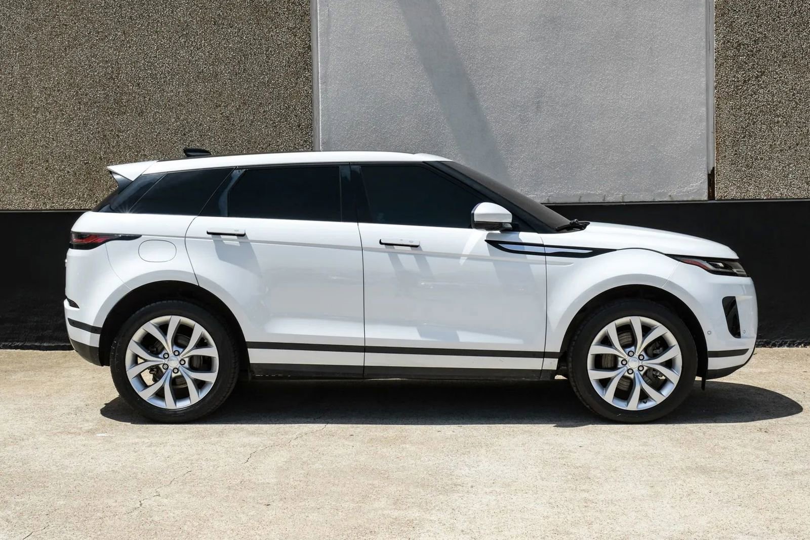 Used 2020 Land Rover Range Rover Evoque SE AWD/4WD image 9