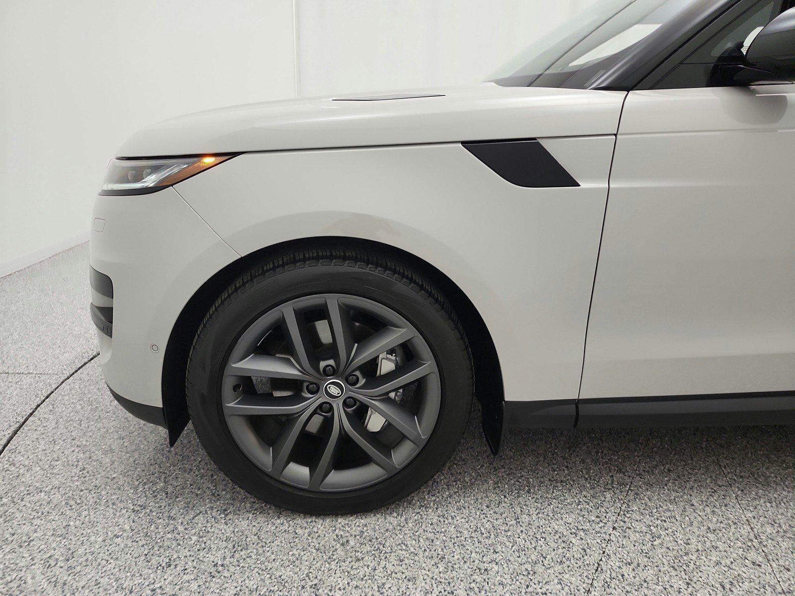 Used 2025 Land Rover Range Rover Sport SE AWD/4WD image 17