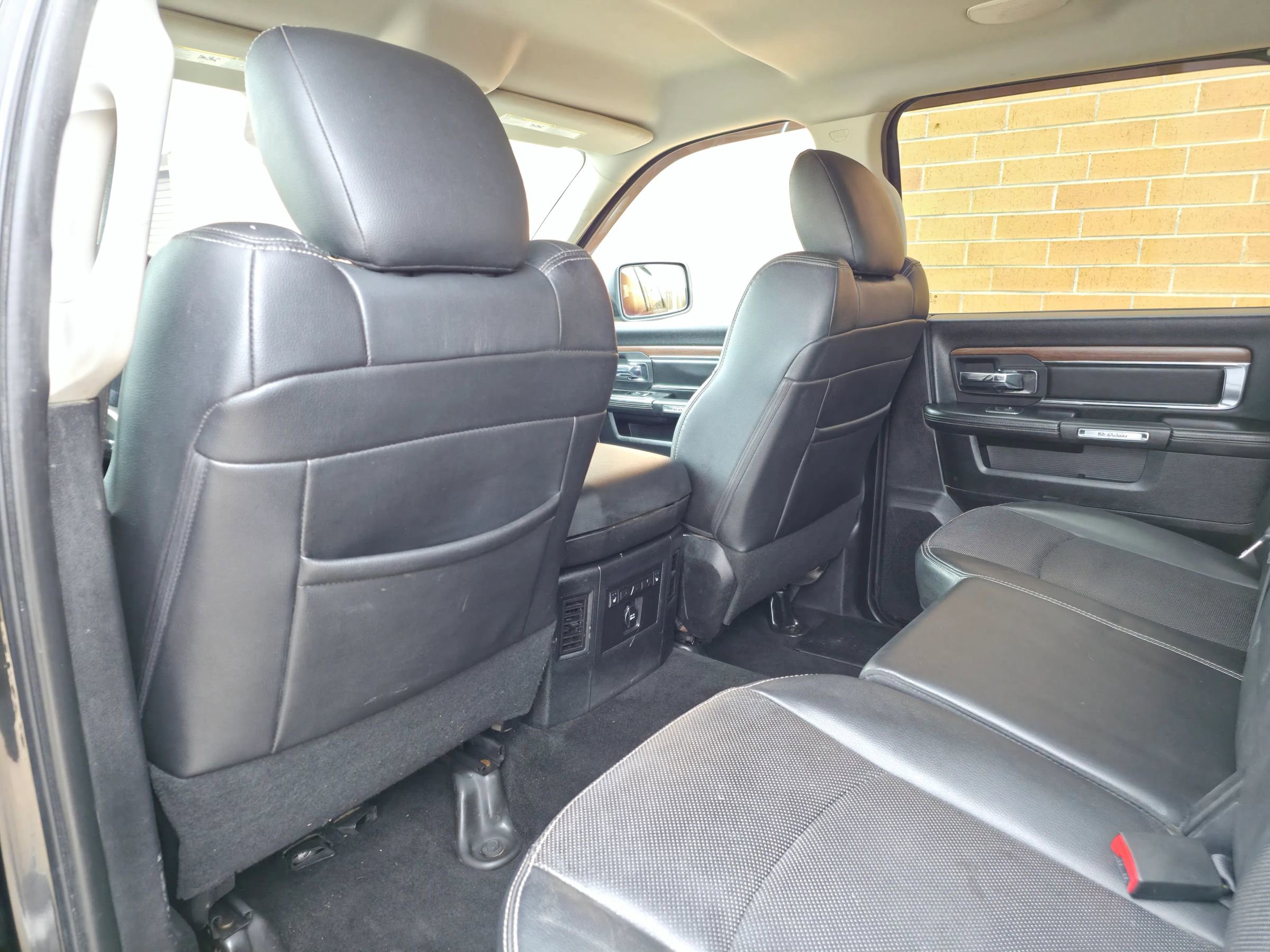 Used 2016 RAM 1500 Laramie w/ Convenience Group AWD/4WD image 15