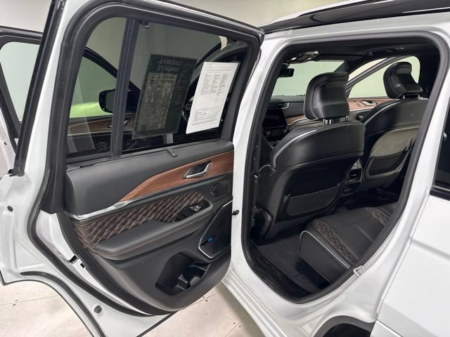 Used 2024 Jeep Grand Cherokee Summit w/ Adv Protech Group IV AWD/4WD image 25