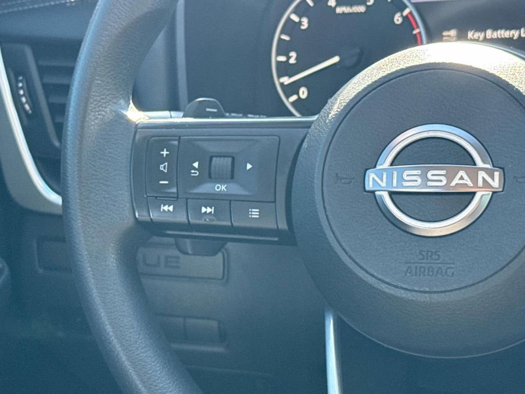 Used 2023 Nissan Rogue S image 12