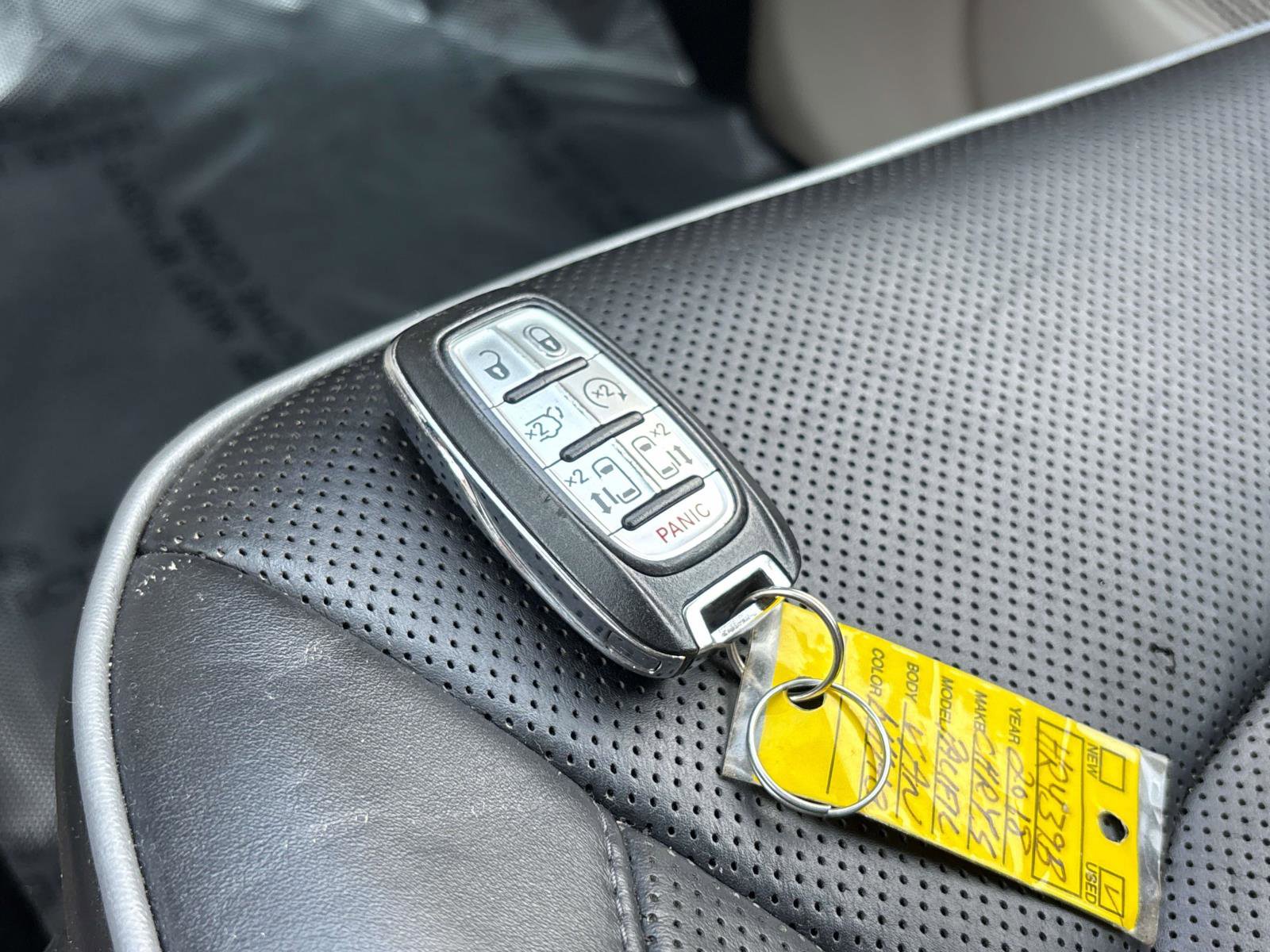 Used 2018 Chrysler Pacifica Limited image 28