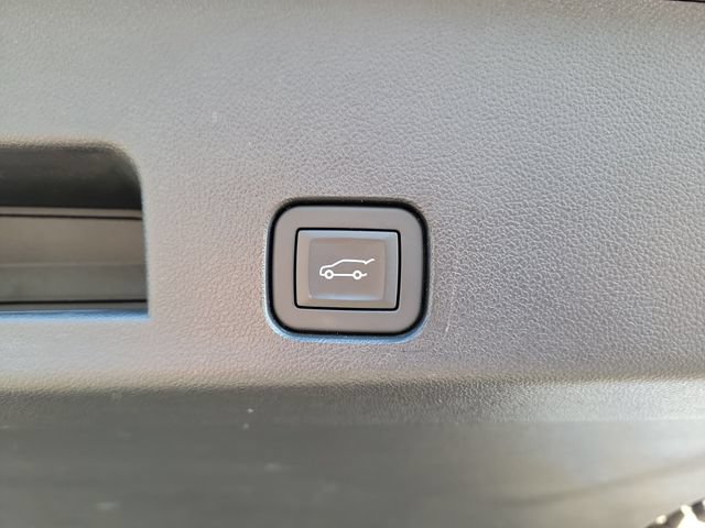 Certified 2025 Chevrolet Traverse LT FWD image 11