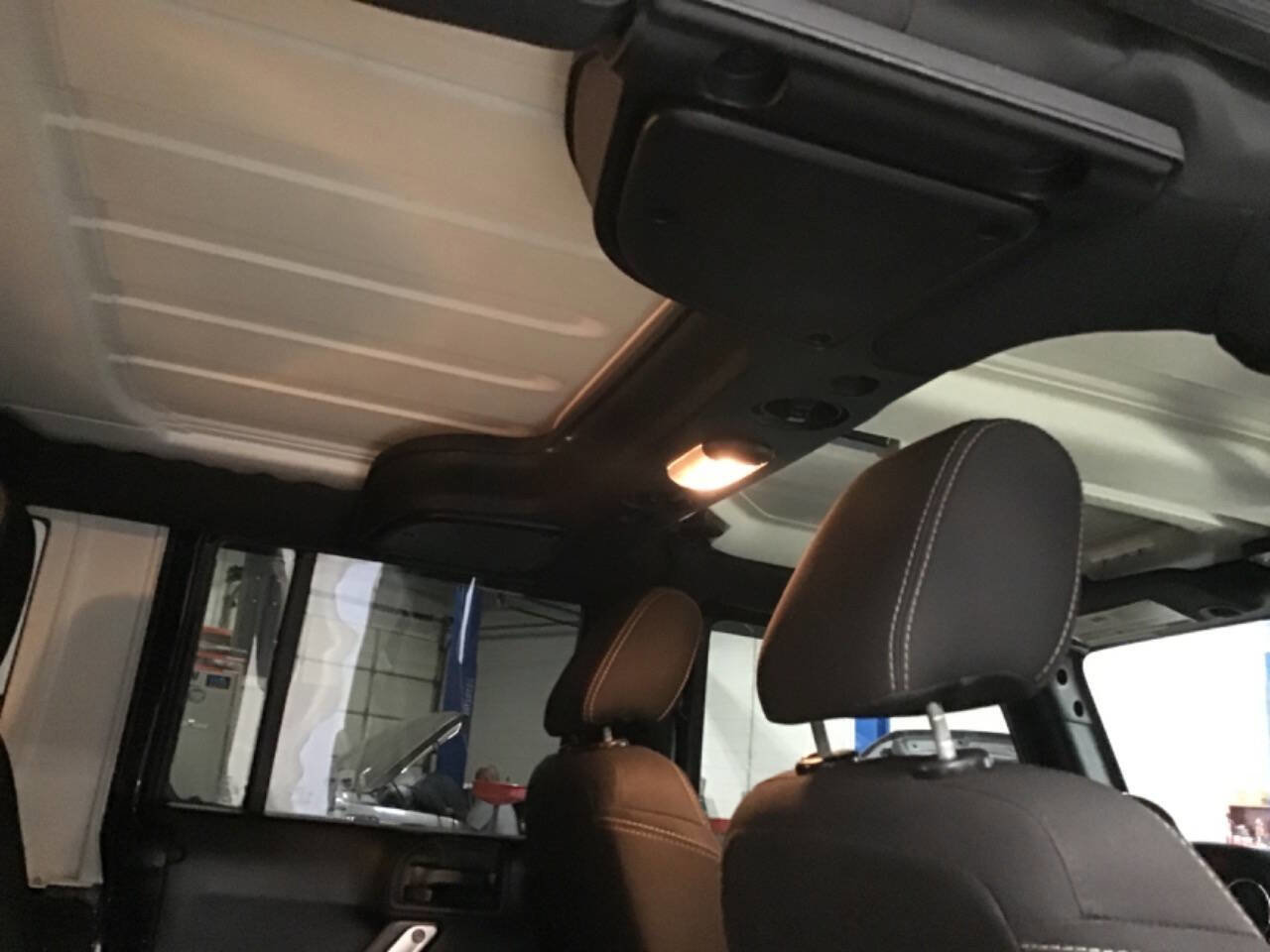 Used 2017 Jeep Wrangler Unlimited Sahara w/ Connectivity Group image 23