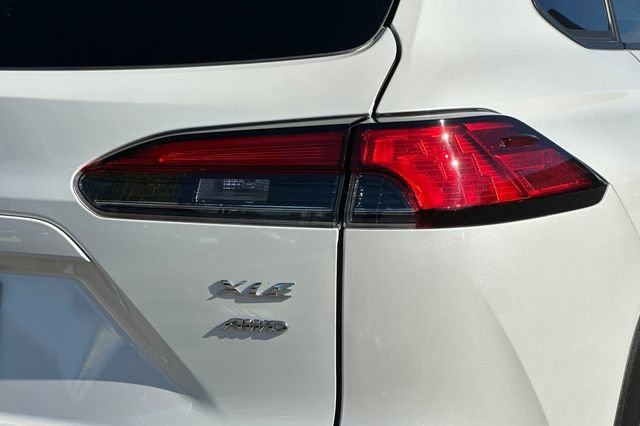 Used 2024 Toyota Corolla Cross XLE w/ Convenience Package image 29