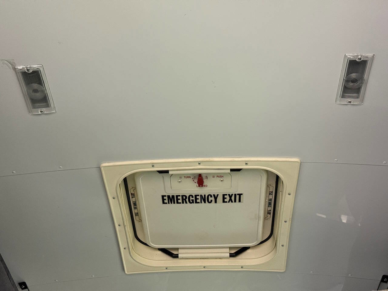 Used 2004 Chevrolet Express 3500 3500 2dr Commercial/Cutaway/Ch w/ School Bus Package image 32