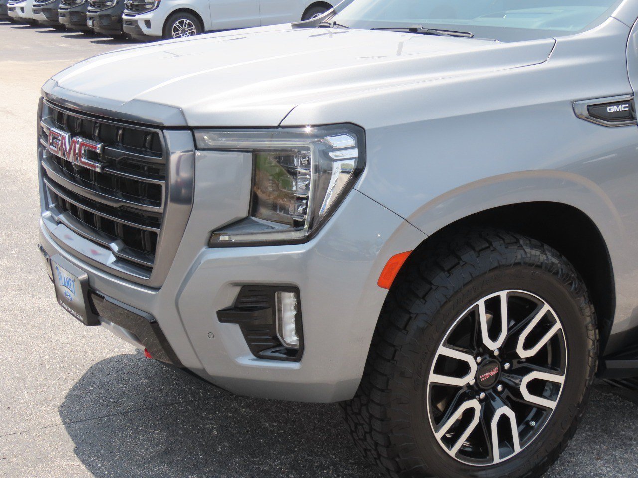 Used 2024 GMC Yukon AT4 w/ Technology Package AWD/4WD image 3