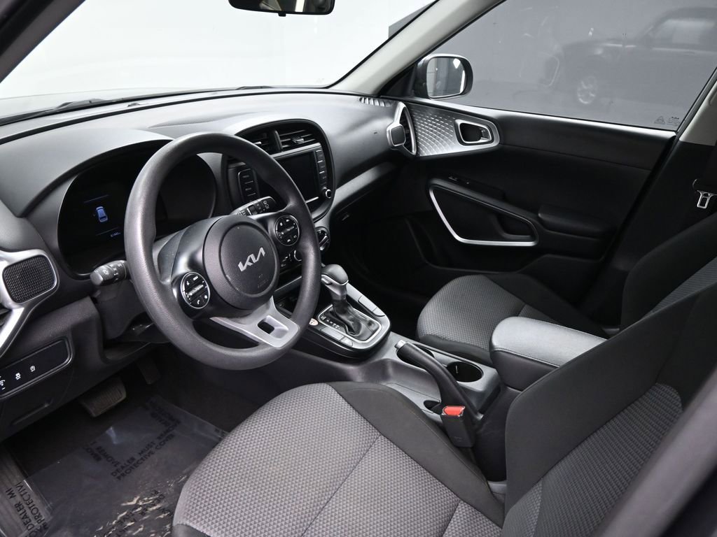 Used 2023 Kia Soul LX w/ LX Technology Package image 8