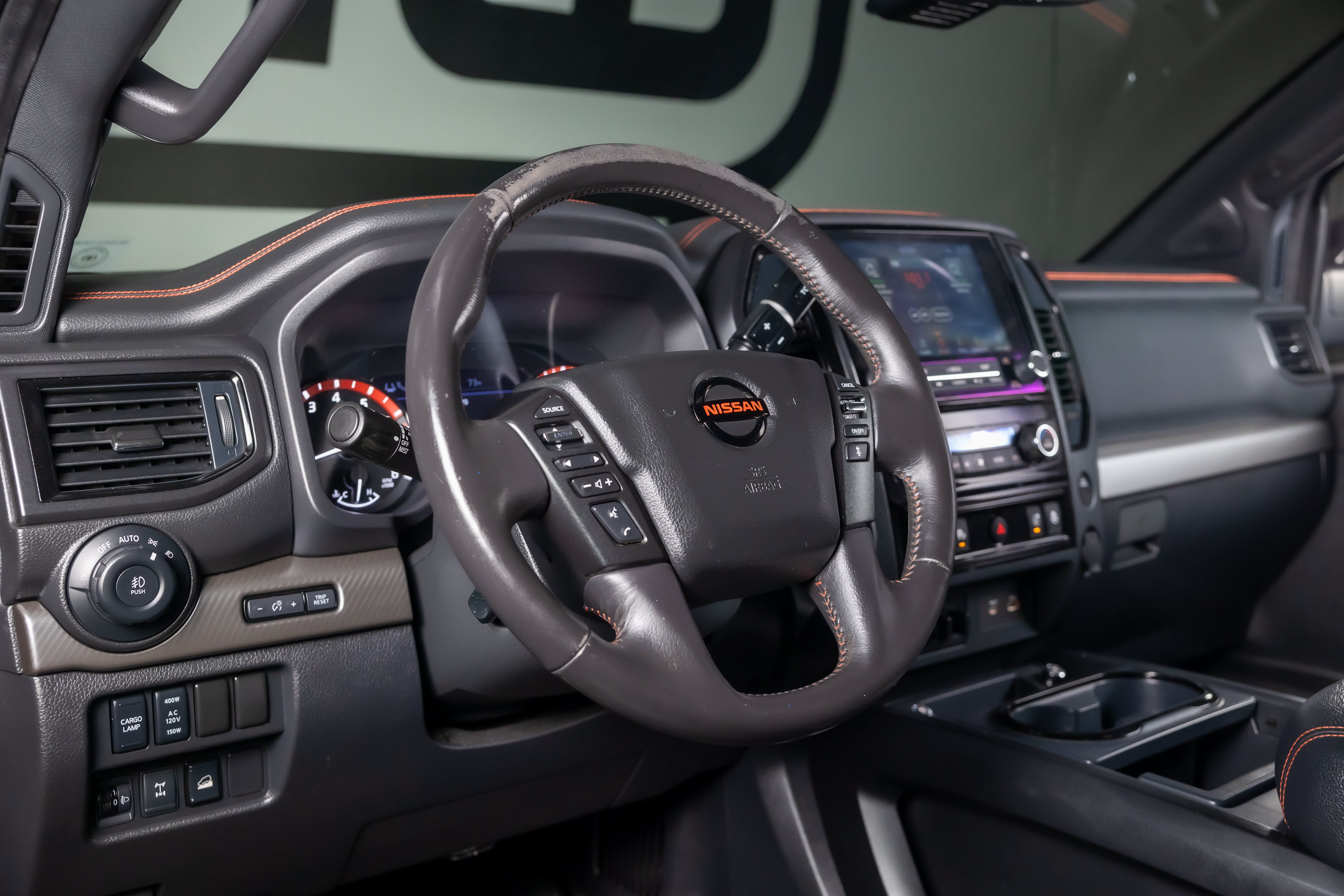 Used 2020 Nissan Titan PRO-4X w/ Pro-4x Convenience Package AWD/4WD image 34