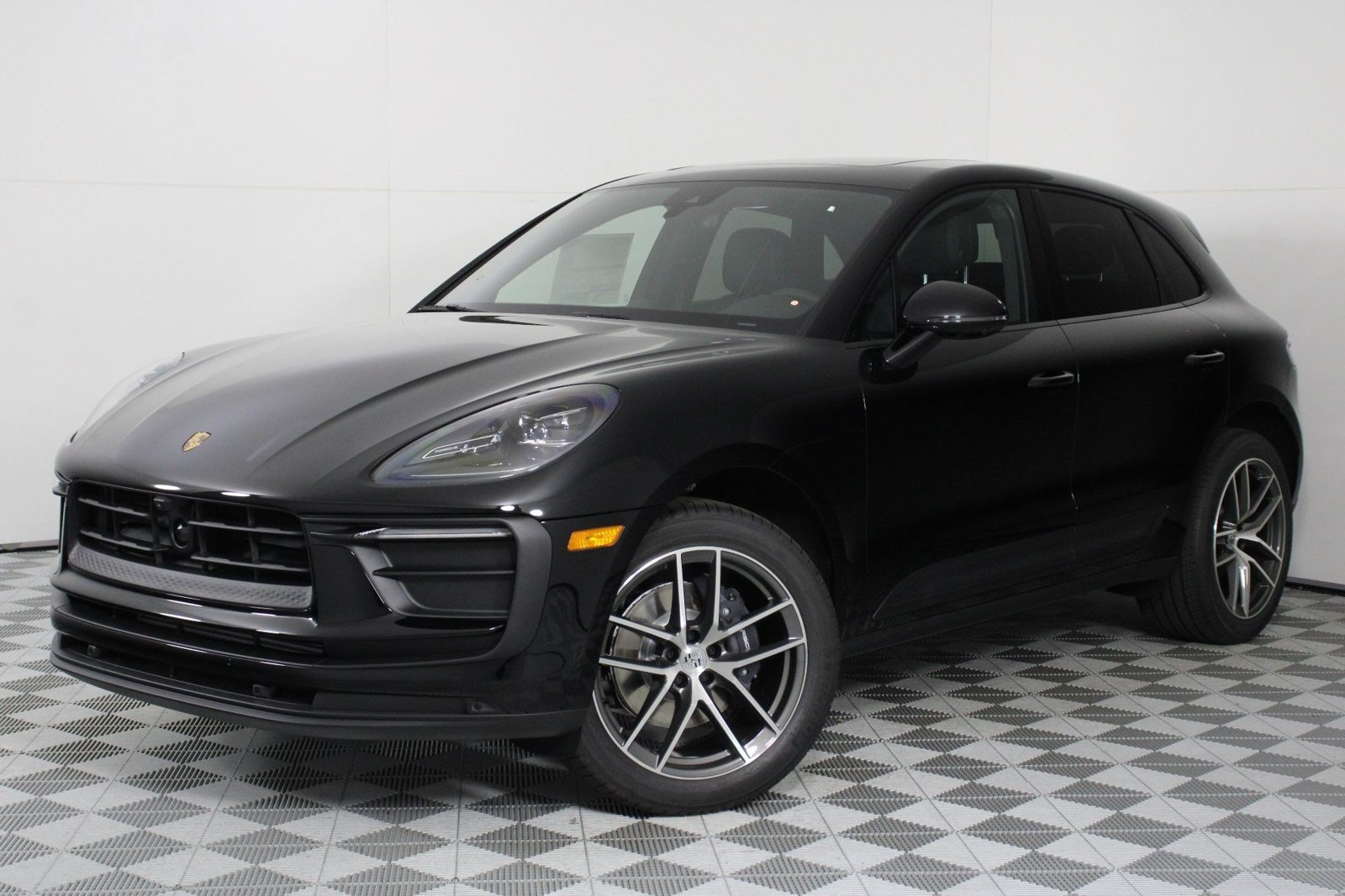 New 2026 Porsche Macan AWD/4WD image 1