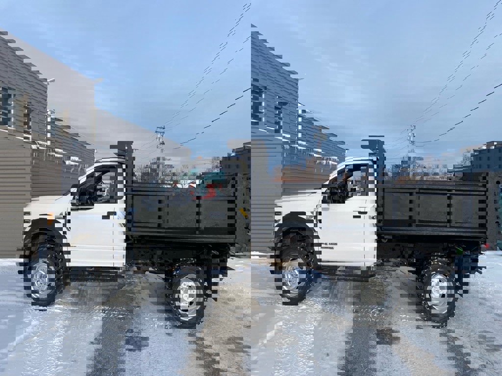 Used 2018 Ford F550 XL image 2