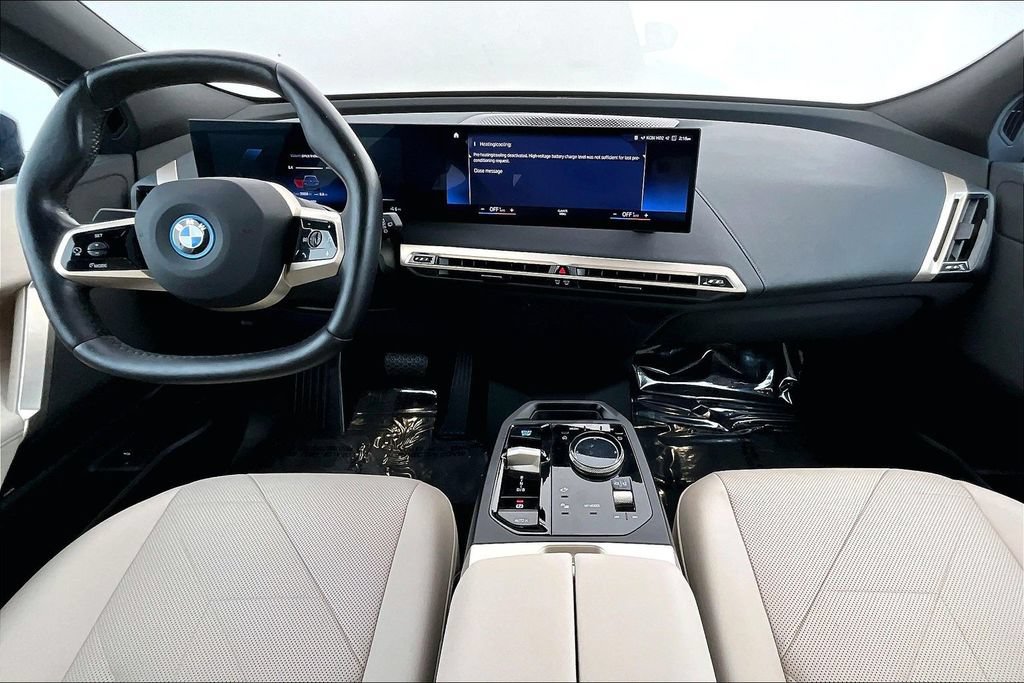 Used 2023 BMW iX xDrive50 AWD/4WD image 18