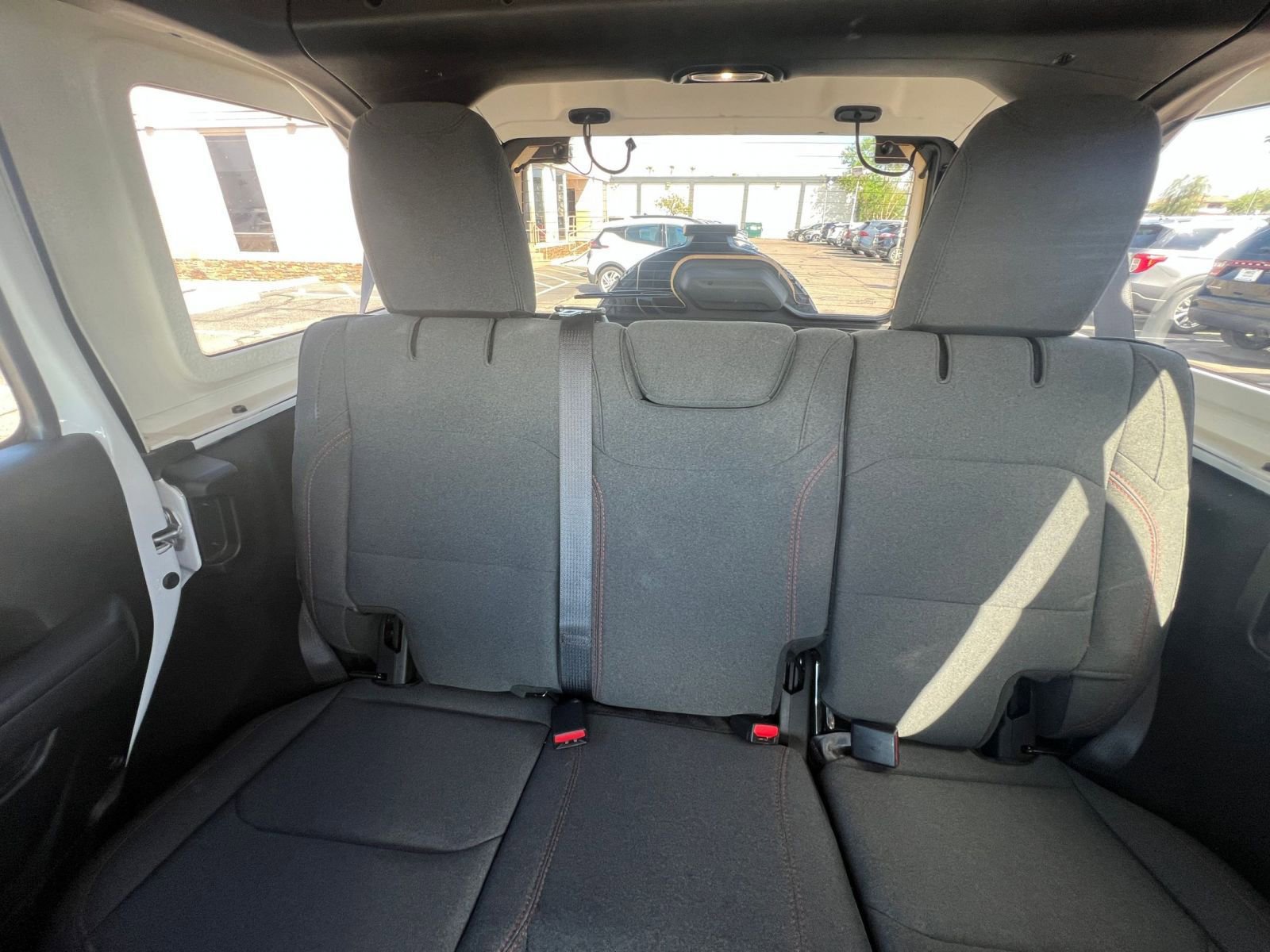 Used 2025 Jeep Wrangler Unlimited Rubicon image 38