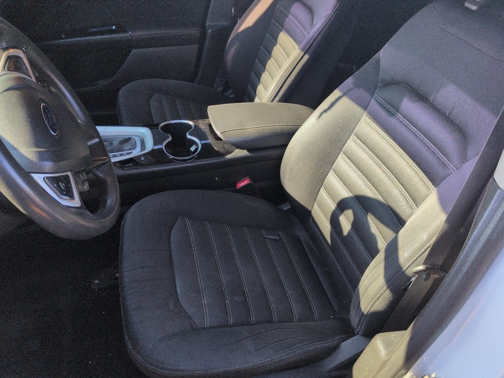 Used 2015 Ford Fusion SE FWD image 12