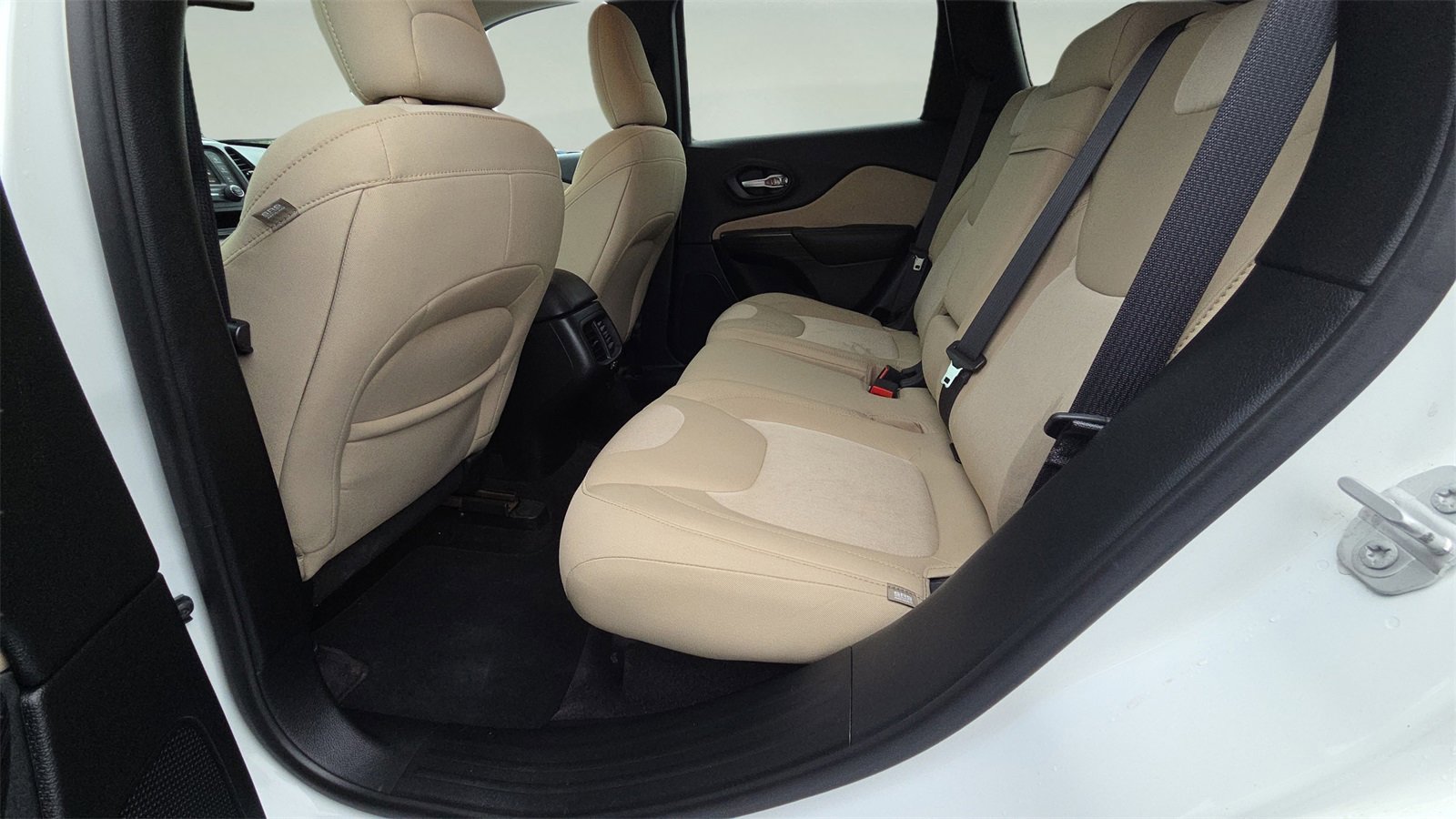 Used 2016 Jeep Cherokee Sport image 27