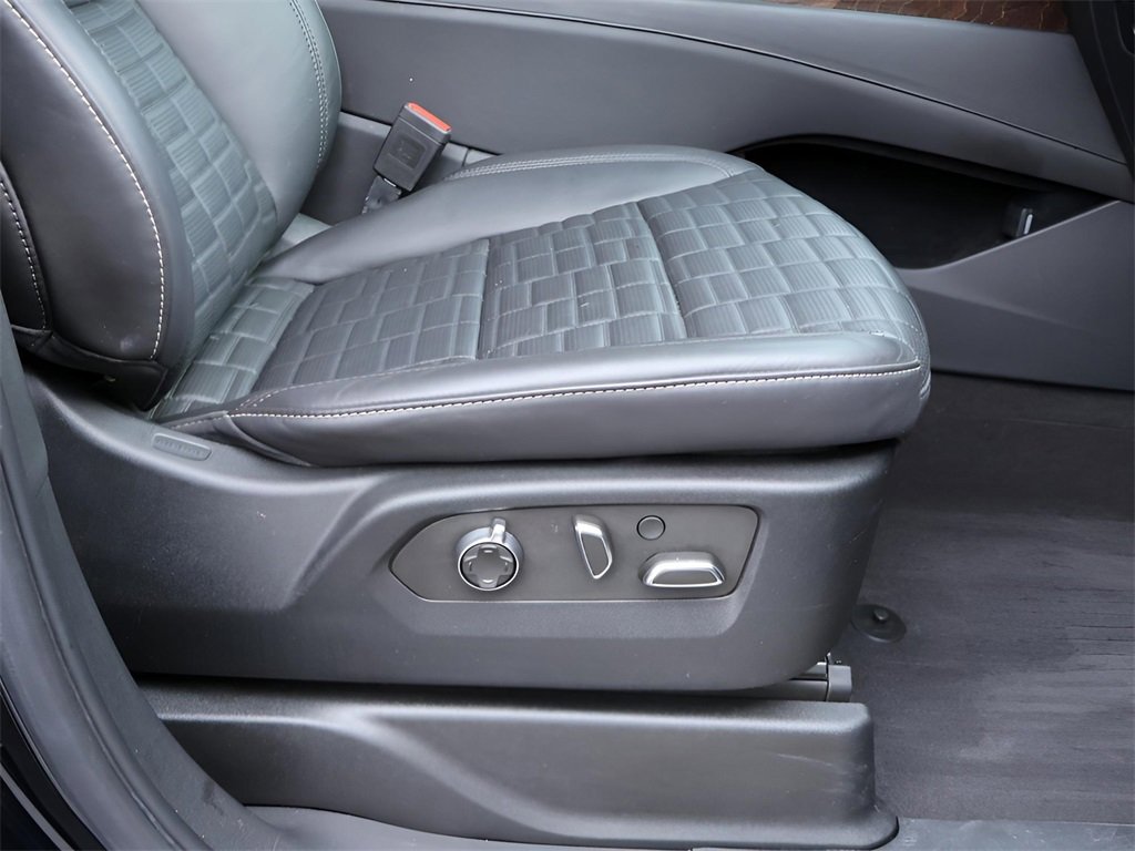 Used 2023 Cadillac Escalade Sport Platinum w/ LPO, ONYX Package image 12