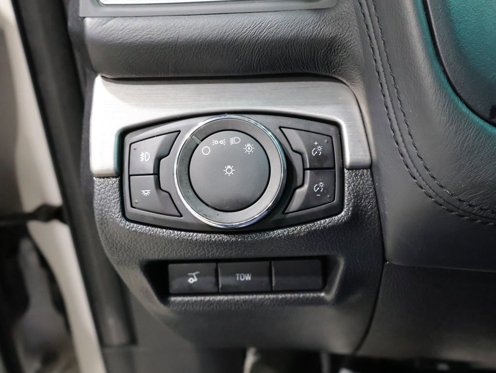 Used 2017 Ford Explorer Platinum image 36