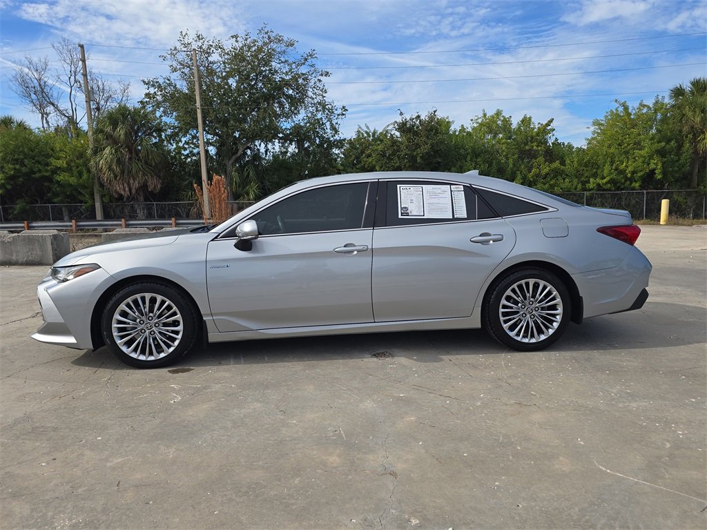 Used 2021 Toyota Avalon Limited image 5