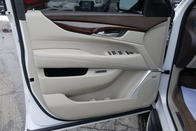 Used 2017 Cadillac Escalade Luxury image 15