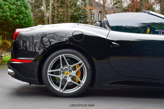 Used 2016 Ferrari California T RWD image 10