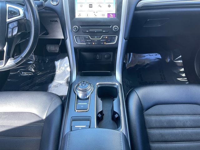 Used 2017 Ford Fusion SE w/ Equipment Group 201A image 11