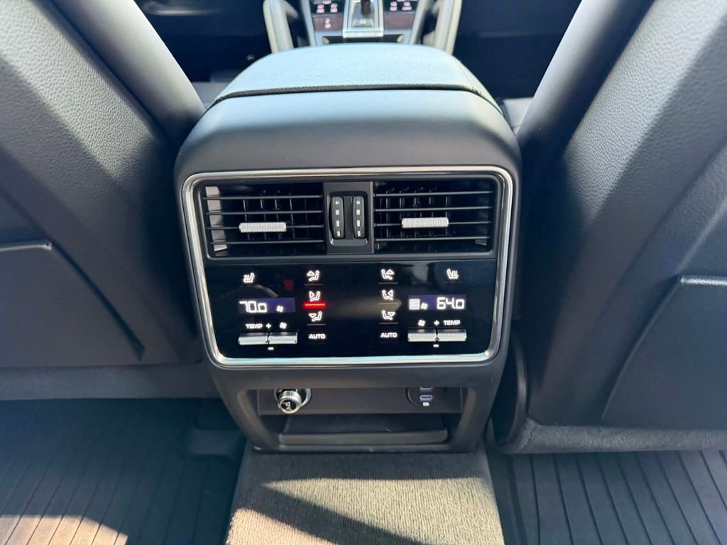 Used 2023 Porsche Cayenne S image 32