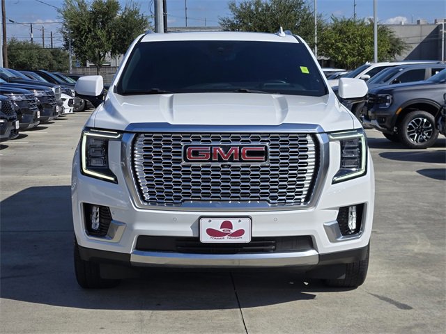 Used 2024 GMC Yukon XL Denali w/ Advanced Technology Package image 2