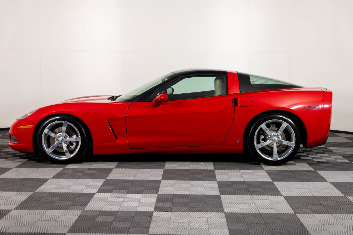 Used 2008 Chevrolet Corvette Coupe w/ Preferred Equipment Group RWD image 3
