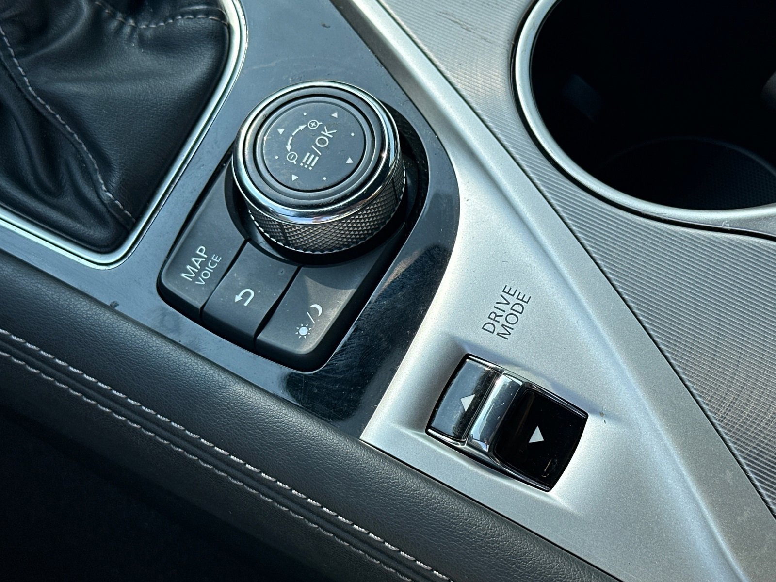 Used 2017 INFINITI Q60 w/ Premium Plus Package 2.0T image 30