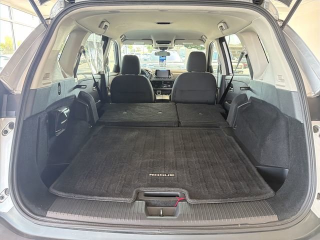 Used 2021 Nissan Rogue SV AWD/4WD image 16