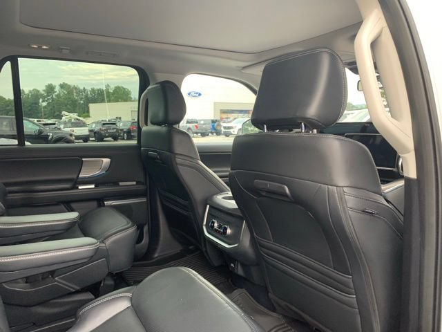 Certified 2025 Ford Expedition Platinum AWD/4WD image 13