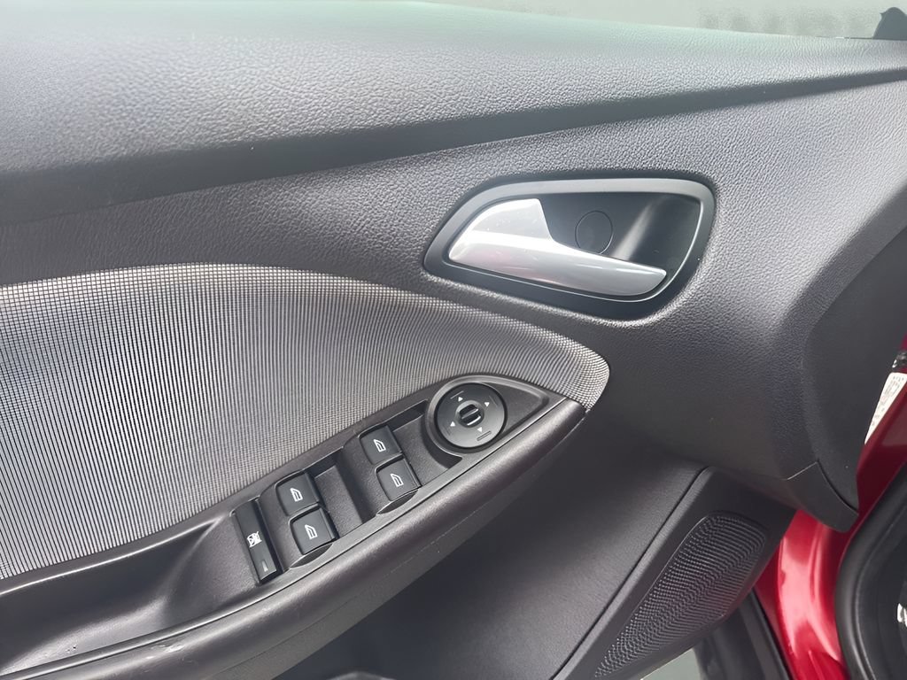 Used 2013 Ford Focus SE FWD image 23